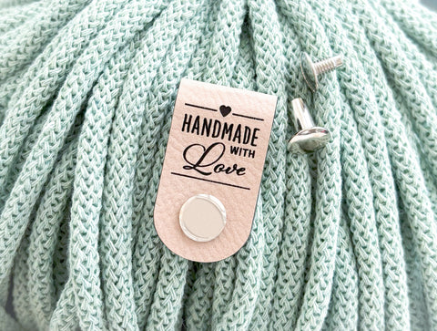 Kunstleder Label Handmade with Love Creme mit Schraube für Häkelkörbe
