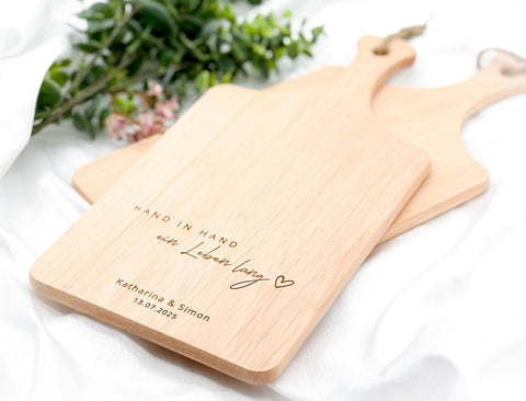 Personalisiertes Schneidebrett Erle - Hochzeitsgeschenk mit Gravur Name & Datum - Geschenkidee Brautpaar individuell