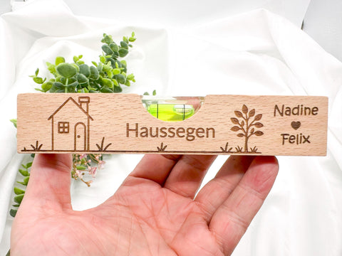 Personalisierte Wasserwaage mit Gravur – Hochzeitsgeschenk, Einzugsgeschenk, Richtfest Geschenk, Haussegen, Einweihungsgeschenk aus Holz
