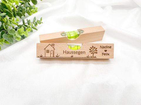 Personalisierte Wasserwaage mit Gravur – Hochzeitsgeschenk, Einzugsgeschenk, Richtfest Geschenk, Haussegen, Einweihungsgeschenk aus Holz