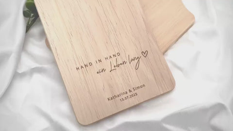 Personalisiertes Schneidebrett Erle - Hochzeitsgeschenk mit Gravur Name & Datum - Geschenkidee Brautpaar individuell