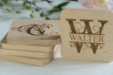4er-Set Personalisierte Untersetzer aus Holz graviert mit Monogramm und Namen - Stolz aus Holz
