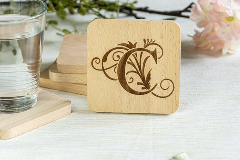 4er-Set Personalisierte Untersetzer aus Holz graviert mit Monogramm und Namen - Stolz aus Holz