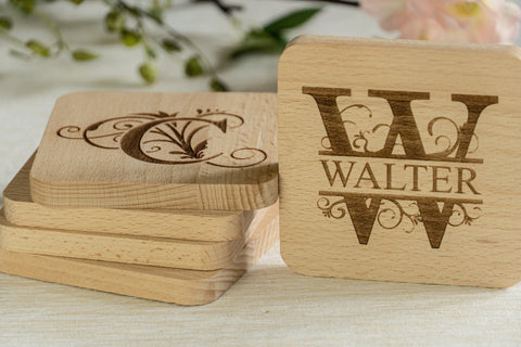 4er-Set Personalisierte Untersetzer aus Holz graviert mit Monogramm und Namen - Stolz aus Holz