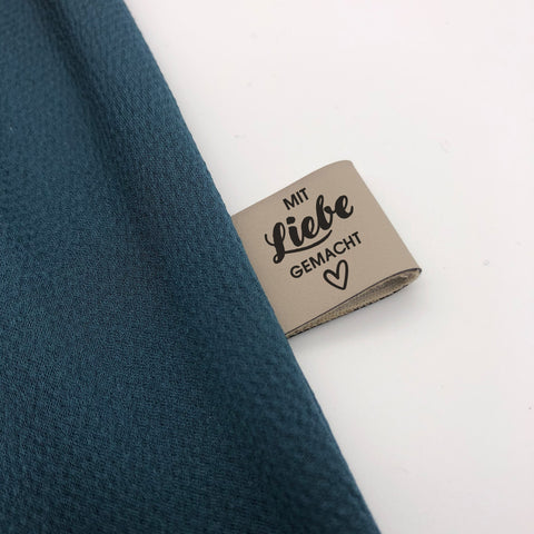 Label "Mit Liebe gemacht" zum seitlich Einnähen - Kunstleder - Stolz aus Holz