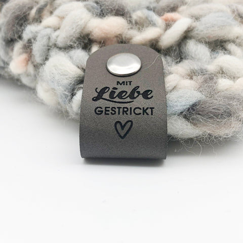 Label "Mit Liebe gestrickt" - verschiedene Farben - CS0013 - Stolz aus Holz