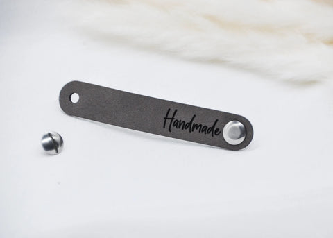 Kunstleder Label "Handmade" für Häkelkörbe etc. - 90x15 mm - CS0016 - Stolz aus Holz