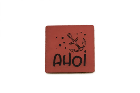 Kunstleder Label zum Annähen mit Motiv "Ahoi" - waschbar - Stolz aus Holz