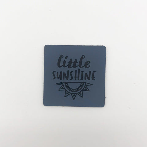 Label "Little Sunshine" zum Annähen - Stolz aus Holz