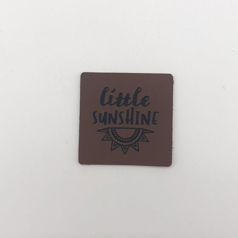 Label "Little Sunshine" zum Annähen - Stolz aus Holz