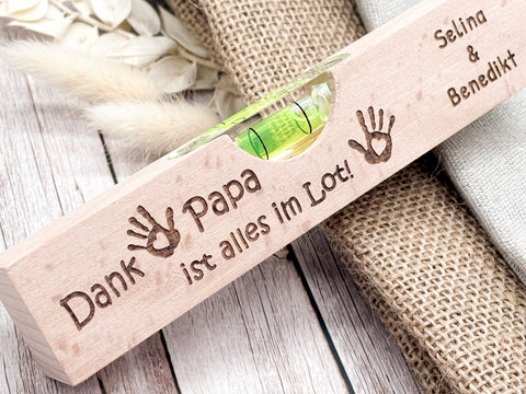 Personalisierte Wasserwaage mit Gravur – Geschenk Papa oder Opa "Dank...ist alles im Lot"