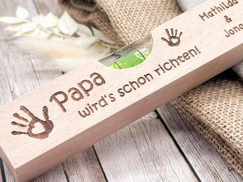 Personalisierte Wasserwaage mit Gravur – Geschenk Papa oder Opa "...wird's schon richten"