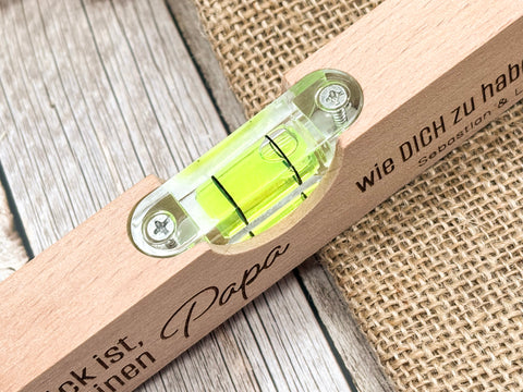 Personalisierte Wasserwaage mit Gravur – Geschenk Papa oder Opa "Glück ist..."