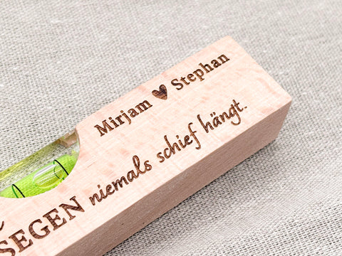 Personalisierte Wasserwaage mit Gravur – Hochzeitsgeschenk, Einzugsgeschenk, Richtfest Geschenk, Haussegen, Einweihungsgeschenk aus Holz