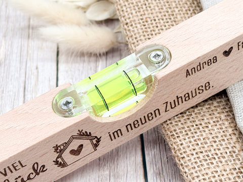 Personalisierte Wasserwaage mit Gravur – Einzugsgeschenk, Richtfest Geschenk, Einweihungsgeschenk aus Holz