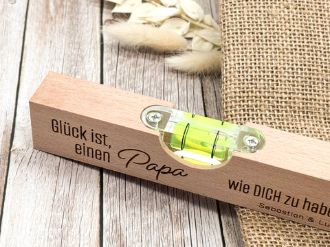 Personalisierte Wasserwaage mit Gravur – Geschenk Papa oder Opa "Glück ist..."