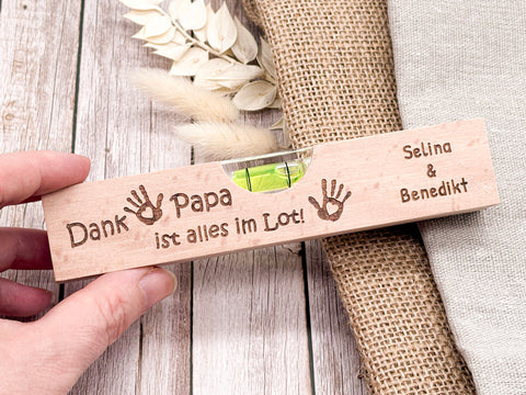 Personalisierte Wasserwaage mit Gravur – Geschenk Papa oder Opa "Dank...ist alles im Lot"