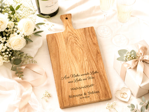 Personalisiertes Schneidebrett Eiche – Hochzeitsgeschenk mit Gravur Name & Datum – "Aus Nähe wurde Liebe"