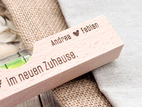 Personalisierte Wasserwaage mit Gravur – Einzugsgeschenk, Richtfest Geschenk, Einweihungsgeschenk aus Holz