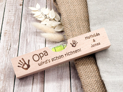 Personalisierte Wasserwaage mit Gravur – Geschenk Papa oder Opa "...wird's schon richten"