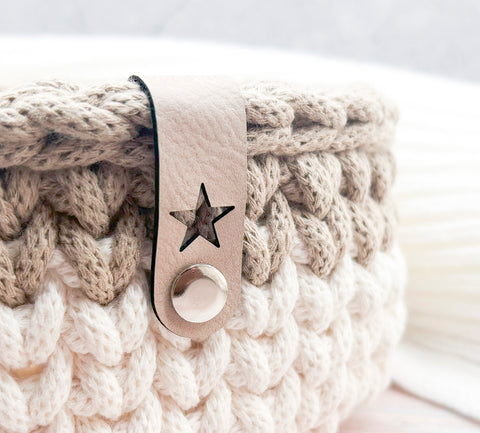 Kunstleder Label mit Stern Ausschnitt creme