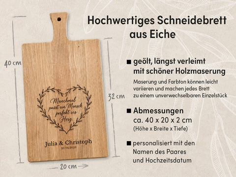 Personalisiertes Schneidebrett Eiche – Hochzeitsgeschenk mit Gravur Name & Datum – "Manchmal passt ein Mensch perfekt ins Herz"