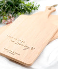 Personalisiertes Schneidebrett Erle - Hochzeitsgeschenk mit Gravur Name & Datum - Geschenkidee Brautpaar individuell