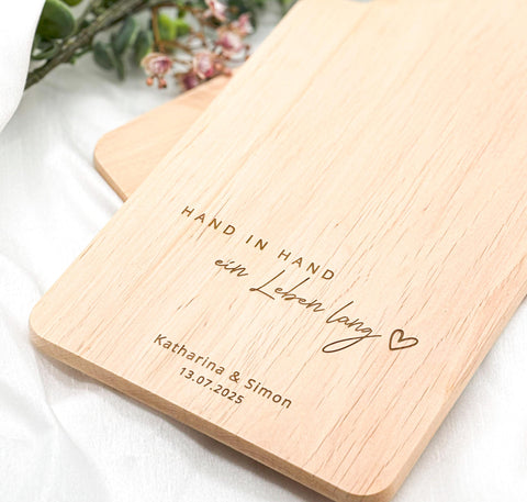 Personalisiertes Schneidebrett Erle - Hochzeitsgeschenk mit Gravur Name & Datum - Geschenkidee Brautpaar individuell