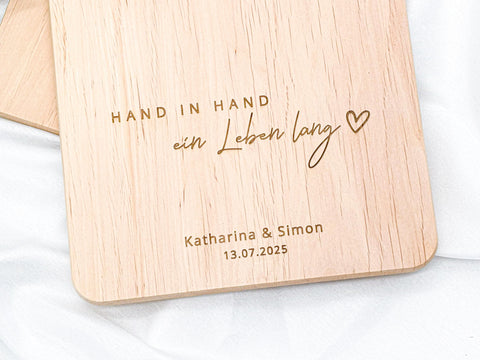 Personalisiertes Schneidebrett Erle - Hochzeitsgeschenk mit Gravur Name & Datum - Geschenkidee Brautpaar individuell