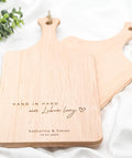 Personalisiertes Schneidebrett Erle - Hochzeitsgeschenk mit Gravur Name & Datum - Geschenkidee Brautpaar individuell