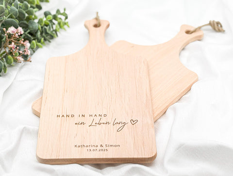 Personalisiertes Schneidebrett Erle - Hochzeitsgeschenk mit Gravur Name & Datum - Geschenkidee Brautpaar individuell