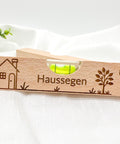Personalisierte Wasserwaage mit Gravur – Hochzeitsgeschenk, Einzugsgeschenk, Richtfest Geschenk, Haussegen, Einweihungsgeschenk aus Holz