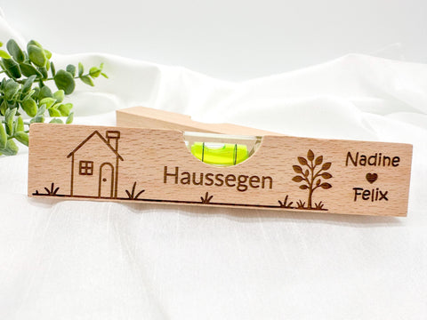 Personalisierte Wasserwaage mit Gravur – Hochzeitsgeschenk, Einzugsgeschenk, Richtfest Geschenk, Haussegen, Einweihungsgeschenk aus Holz