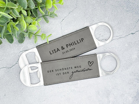 Flaschenöffner mit Gravur Name und Datum - Personalisiertes Hochzeitsgeschenk / Geschenk Verlobung / Jahrestag / Valentinstag