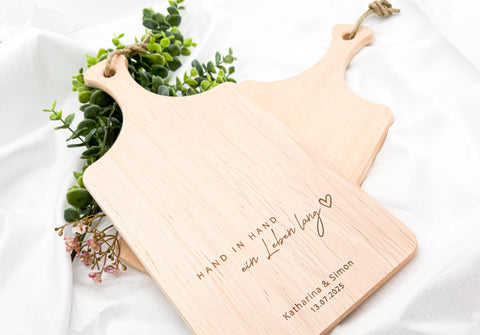 Personalisiertes Schneidebrett Erle - Hochzeitsgeschenk mit Gravur Name & Datum - Geschenkidee Brautpaar individuell