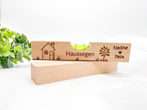 Personalisierte Wasserwaage mit Gravur – Hochzeitsgeschenk, Einzugsgeschenk, Richtfest Geschenk, Haussegen, Einweihungsgeschenk aus Holz