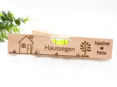 Personalisierte Wasserwaage mit Gravur – Hochzeitsgeschenk, Einzugsgeschenk, Richtfest Geschenk, Haussegen, Einweihungsgeschenk aus Holz