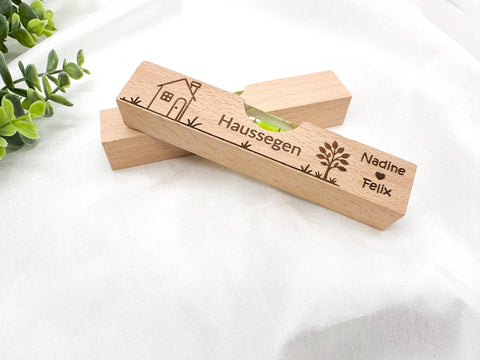 Personalisierte Wasserwaage mit Gravur – Hochzeitsgeschenk, Einzugsgeschenk, Richtfest Geschenk, Haussegen, Einweihungsgeschenk aus Holz