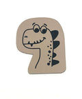 1 Kunstlederlabel "Dino" zum Annähen - Beige/Natur - 5 x 5 cm - Stolz aus Holz