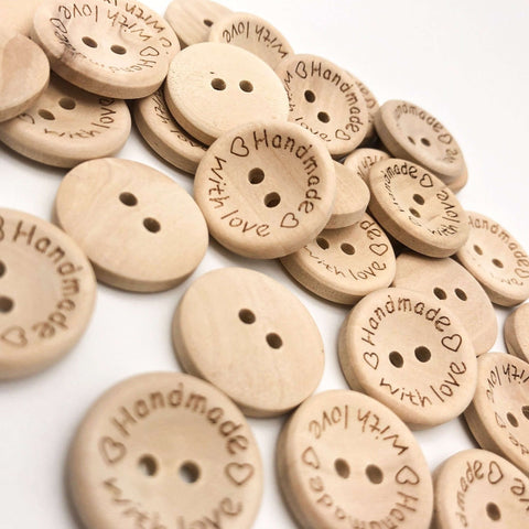 10 Stück Knopf "Handmade with love" - Holzknopf - wählbar 15 mm, 20 mm oder 25 mm - Stolz aus Holz