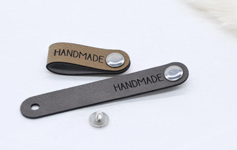 Kunstleder Label HANDMADE für Häkelkörbe etc. - 90x15 mm - CS0018 - Stolz aus Holz