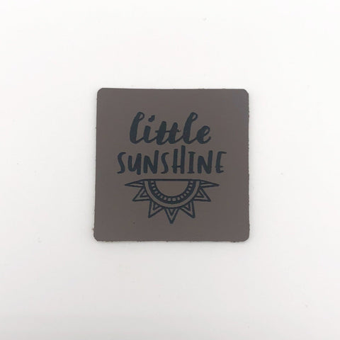 Label "Little Sunshine" zum Annähen - Stolz aus Holz